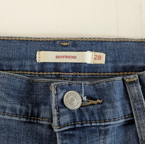 Levi's Jeans Women 28 Blue Denim Boyfriend Mid Rise Distressed Med Wash Ankle - Picture 8 of 12